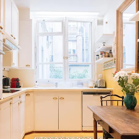 Luxurious 4 Bedroom Next To The Eiffel Tower شقة باريس