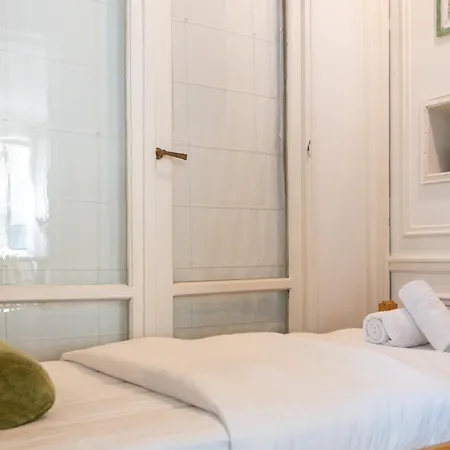 Luxurious 4 Bedroom Next To The Eiffel Tower Appartement Parijs