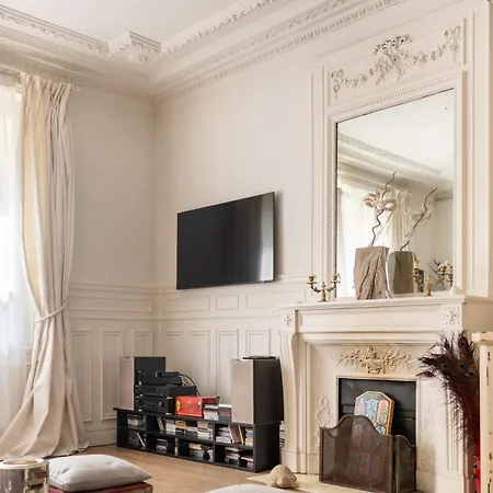 Luxurious 4 Bedroom Next To The Eiffel Tower
