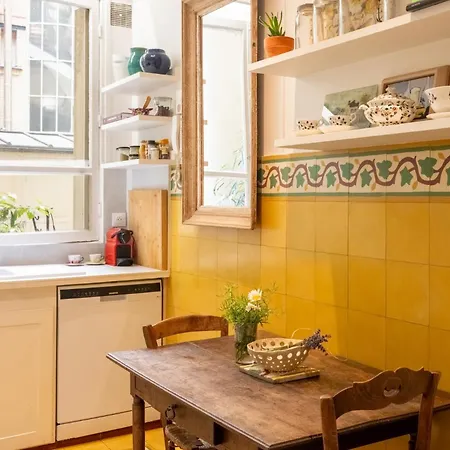 Luxurious 4 Bedroom Next To The Eiffel Tower
