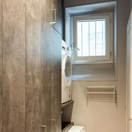 Luxurious 4 Bedroom Next To The Eiffel Tower شقة باريس