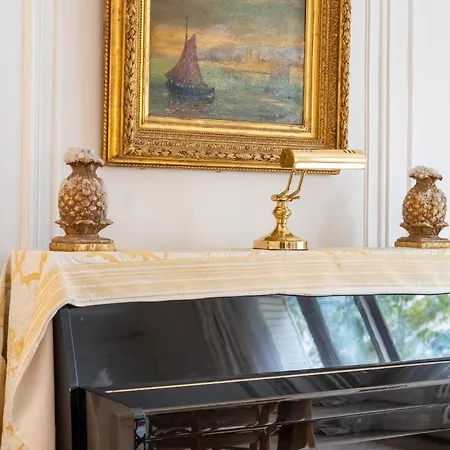 Luxurious 4 Bedroom Next To The Eiffel Tower * Париж