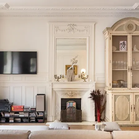 Luxurious 4 Bedroom Next To The Eiffel Tower Апартаменты *
