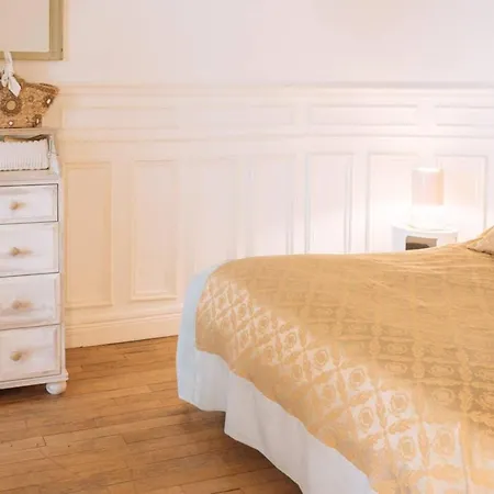 Luxurious 4 Bedroom Next To The Eiffel Tower Paris
