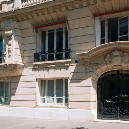 Luxurious 4 Bedroom Next To The Eiffel Tower Apartment Paris