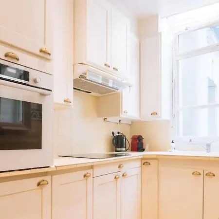 Luxurious 4 Bedroom Next To The Eiffel Tower Paris