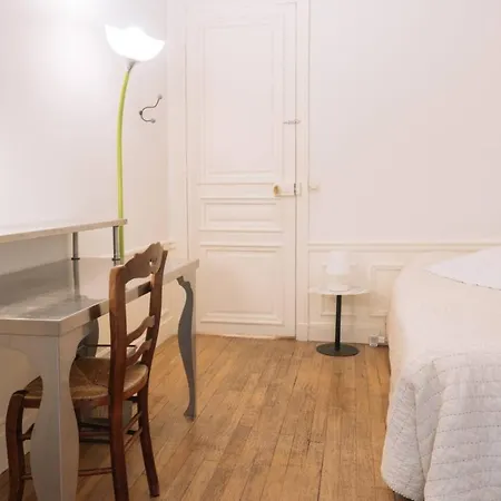 Luxurious 4 Bedroom Next To The Eiffel Tower