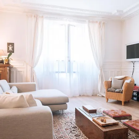 Luxurious 4 Bedroom Next To The Eiffel Tower *